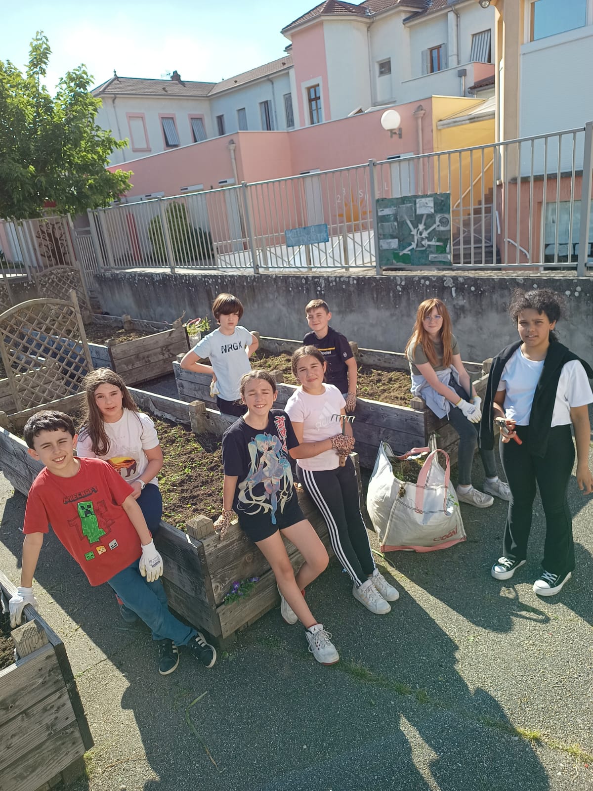 Equipes CME bac de plantations bis.jpg